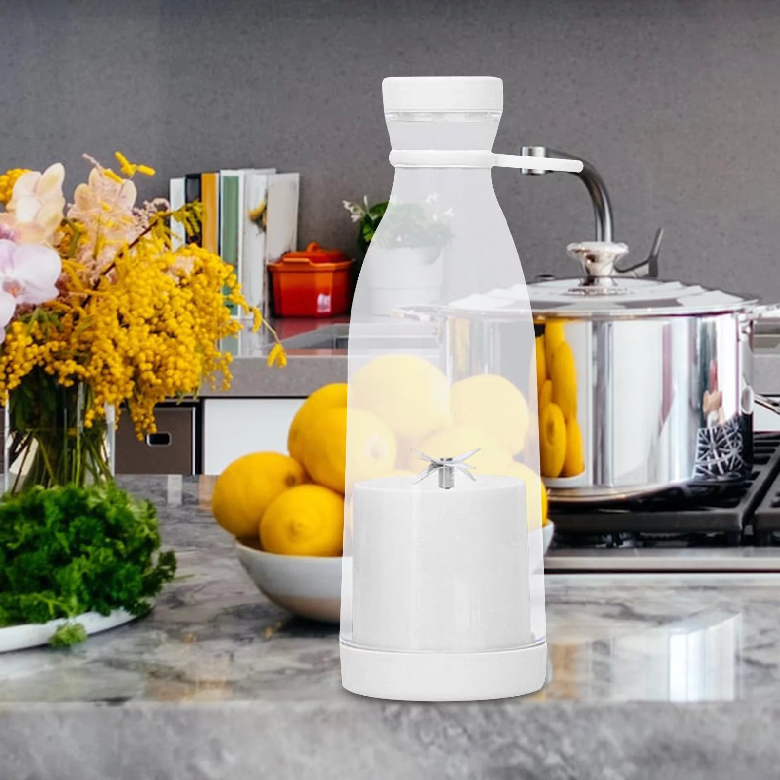 Electric Juicer Juicer Cup with Lids Home USB Rechargeable Juice Mixer Personal Travel Blender for Outdoor, Smoothies Shakes, Mixing, Oranges White